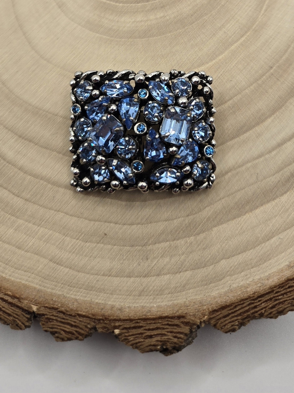 Vintage Barclay Blue Crystal Brooch ✨💙